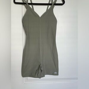 Alo Yoga Alosoft Sunsout Onsie